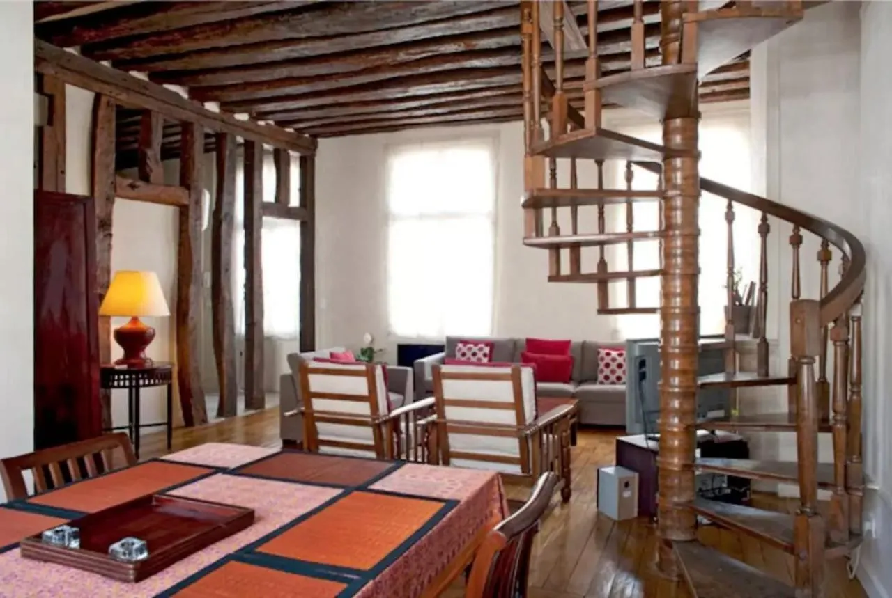 Ferienwohnung Charming Cosy Triplex In Trendy Marais Paris